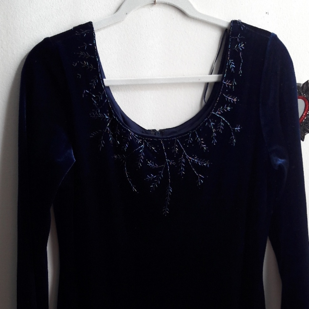 Floor-length Blue Velvet Dress with long sleves