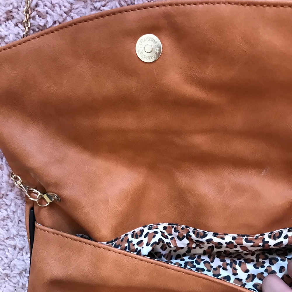 Leopard lined clutch with gold chain - Picture 6 of 8