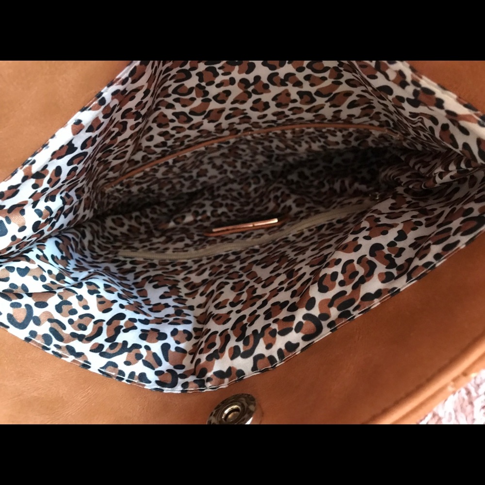 Leopard lined clutch with gold chain - Picture 7 of 8