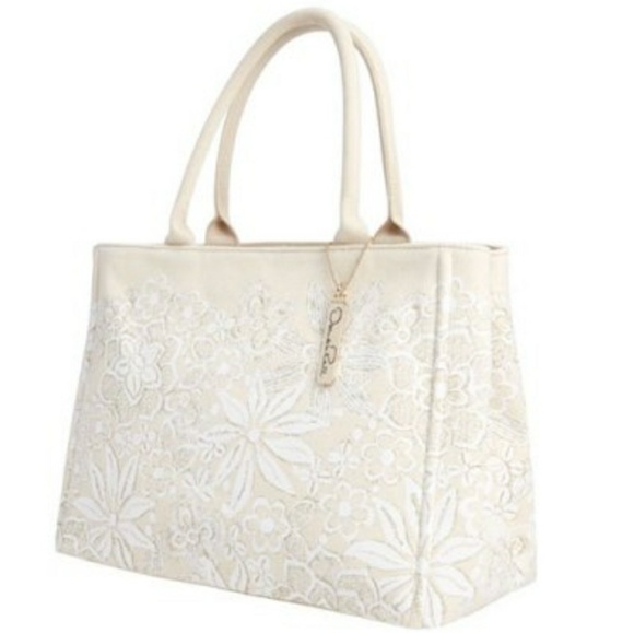 Neiman Marcus Handbags - Oscar de La Renta tote bag