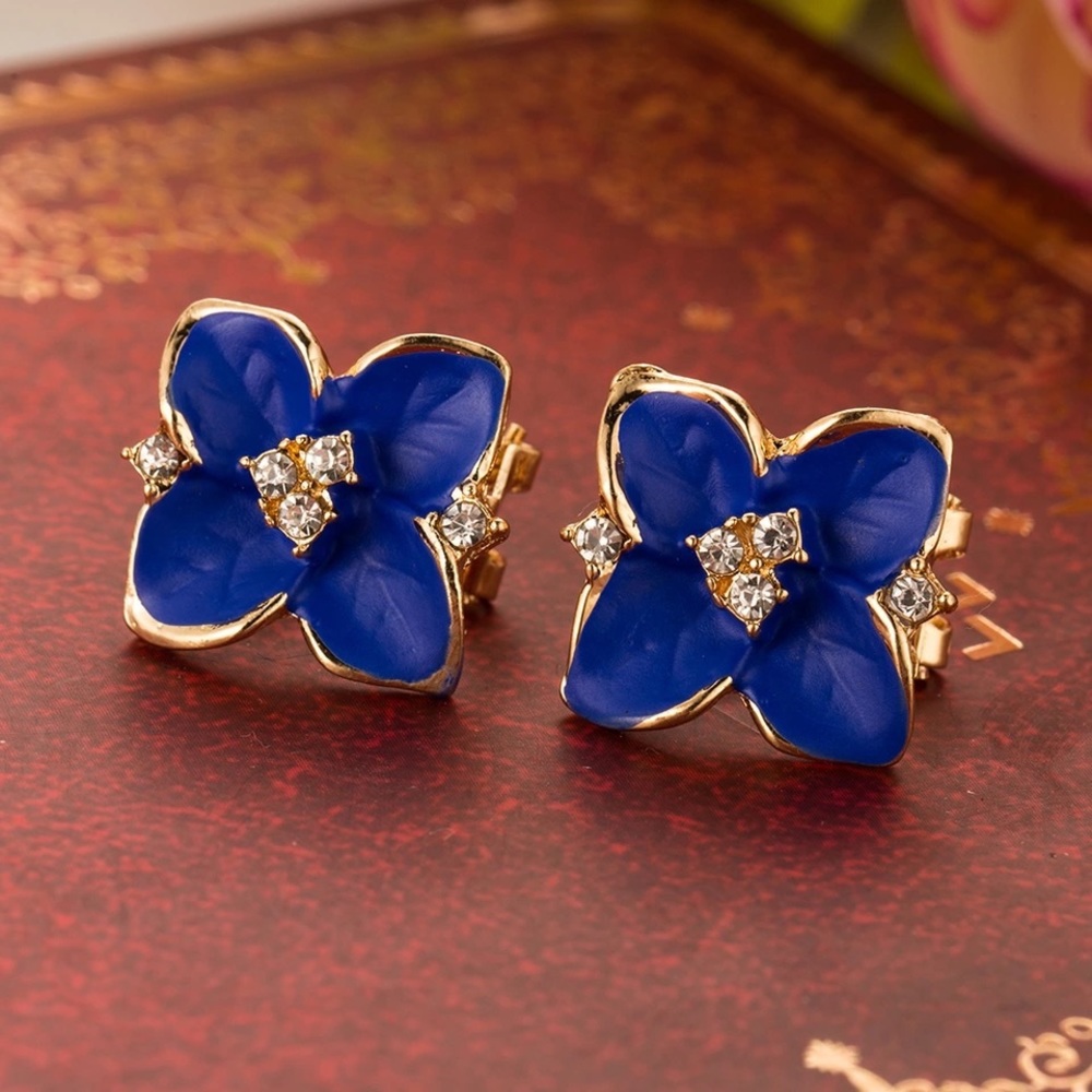 Elegant noble blue flower stud earrings