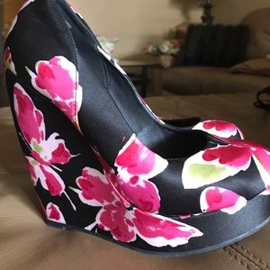 Size 7 wedge heels