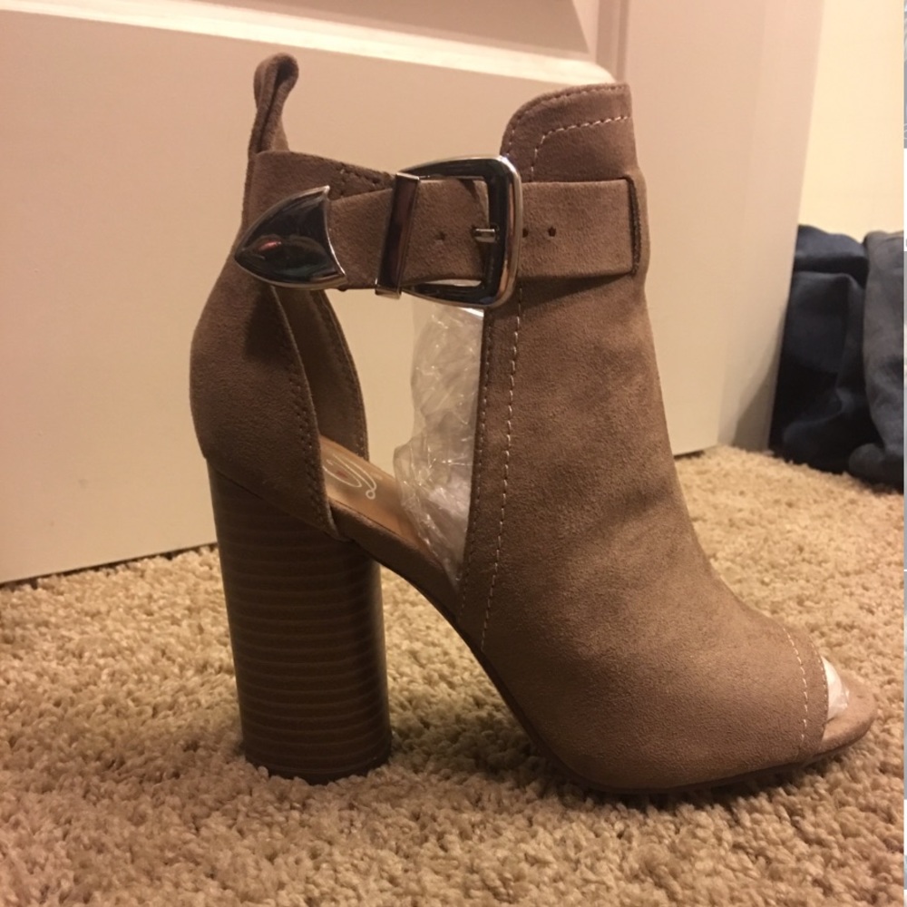 Brand new Pumps