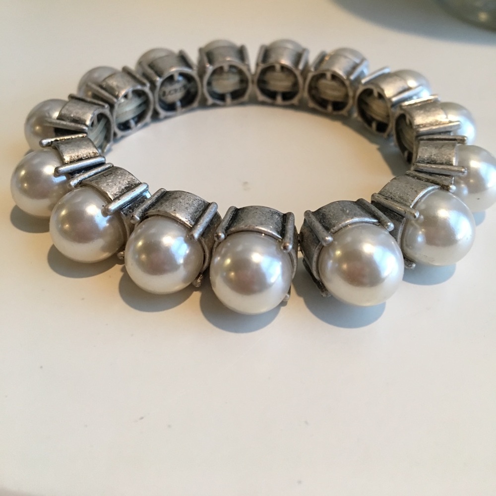J. Crew chunky pearl bracelet. Excellent condition