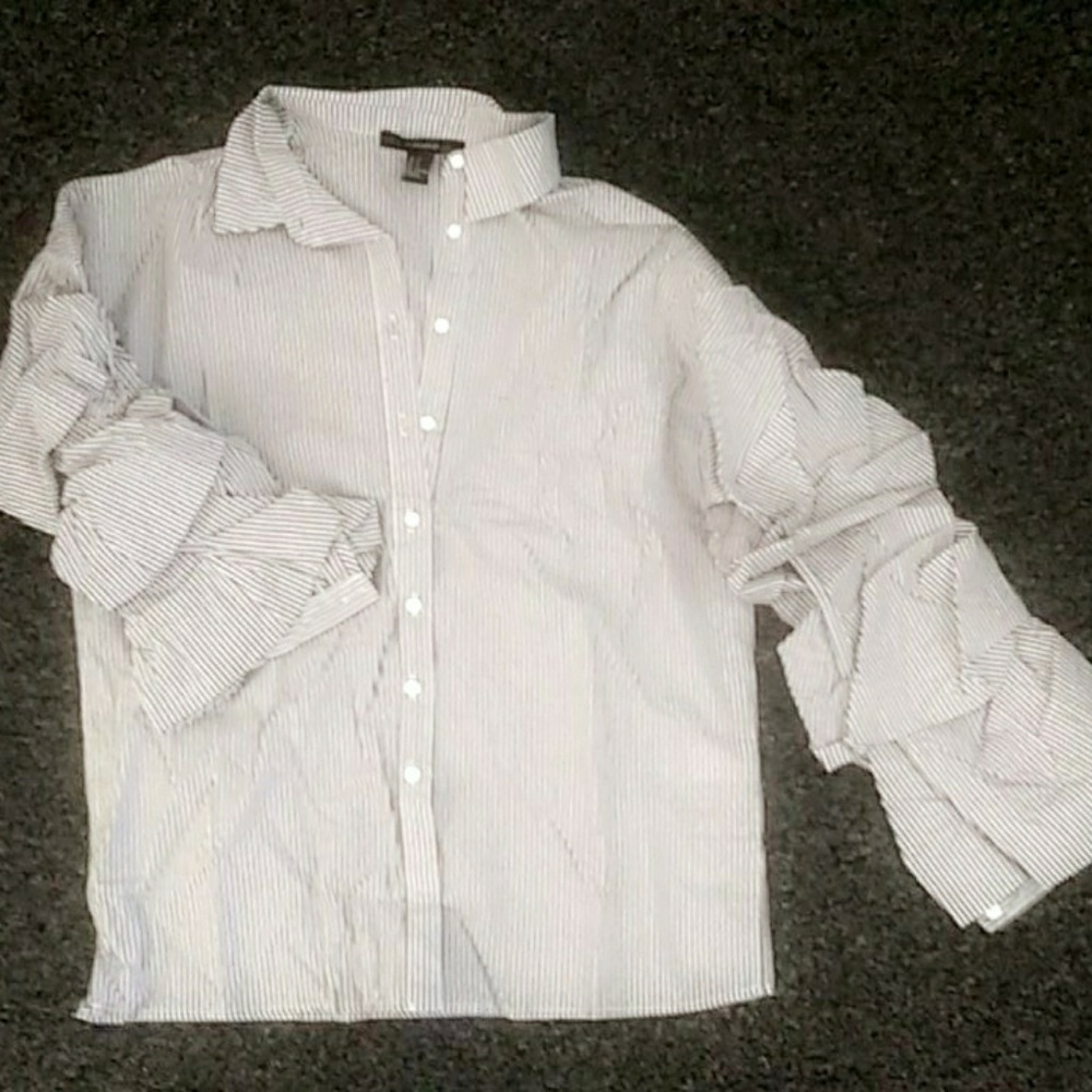 SEMI-FORMAL BLACK AND WHITE LINED SHIRT
