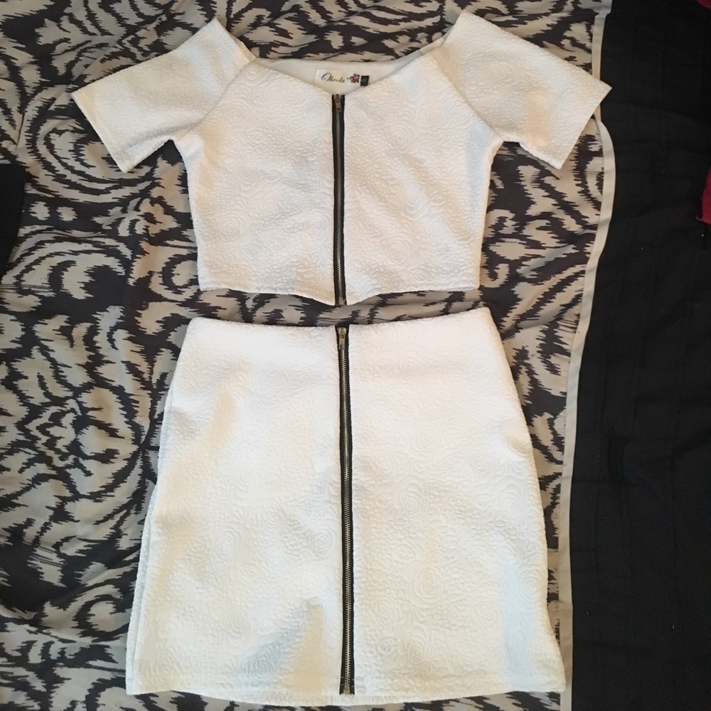 Two Piece Floral Zipped Top and Pencil Skirt Set!