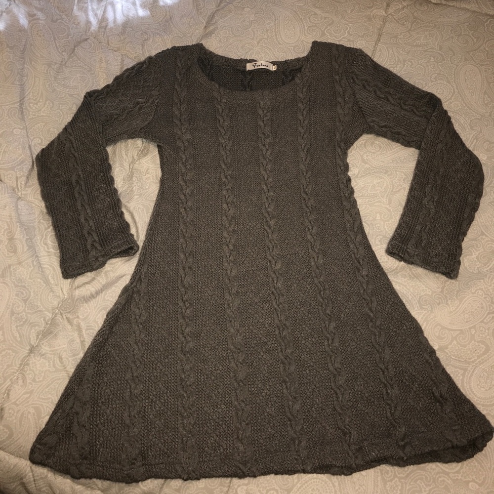 Gray sweater dress, perfect for winter! ❄️