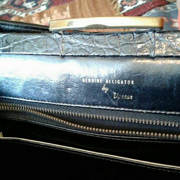 VINTAGE VASSAR BLACK ALLIGATOR HANDBAG - Picture 5 of 7