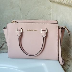Micheal kors selma medium pale pink color