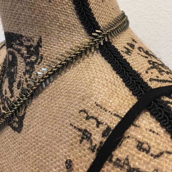 BCBGeneration Chain Necklace - Picture 3 of 5