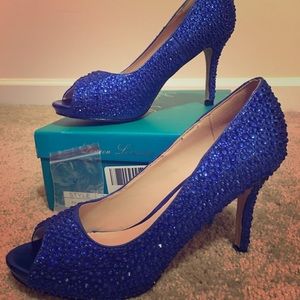 Blue pumps! Only worn once! Size 8 1/2