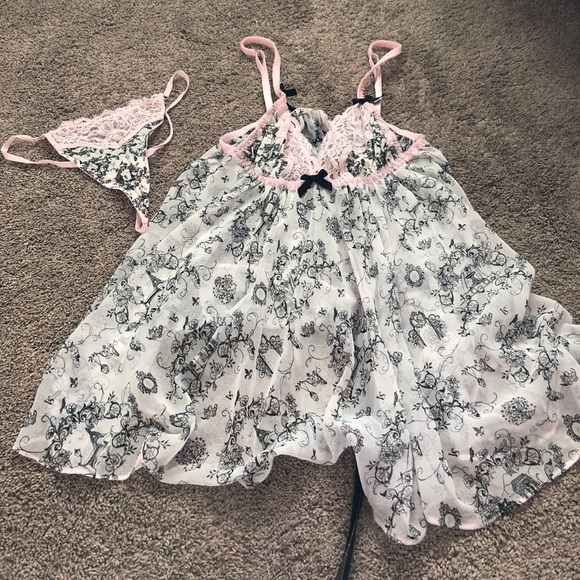 Lingerie - Picture 1 of 2