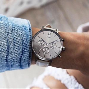 Selling to make money for schooling ☺️