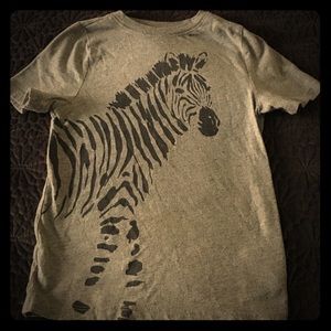 Old Navy gray zebra 5t shirt