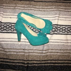 Teal velvet heels with bow