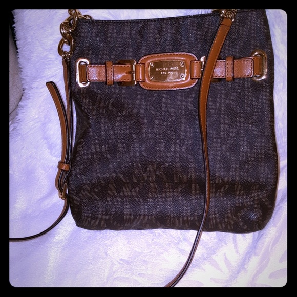 Michael Kors Handbags - MICHAEL KORS CROSSBODY PURSE