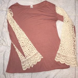 Cute top with crochet sleeves! Size medium!