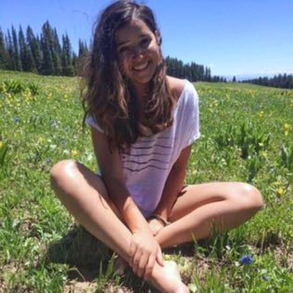 Meet your Posher, Becca - Picture 1 of 1