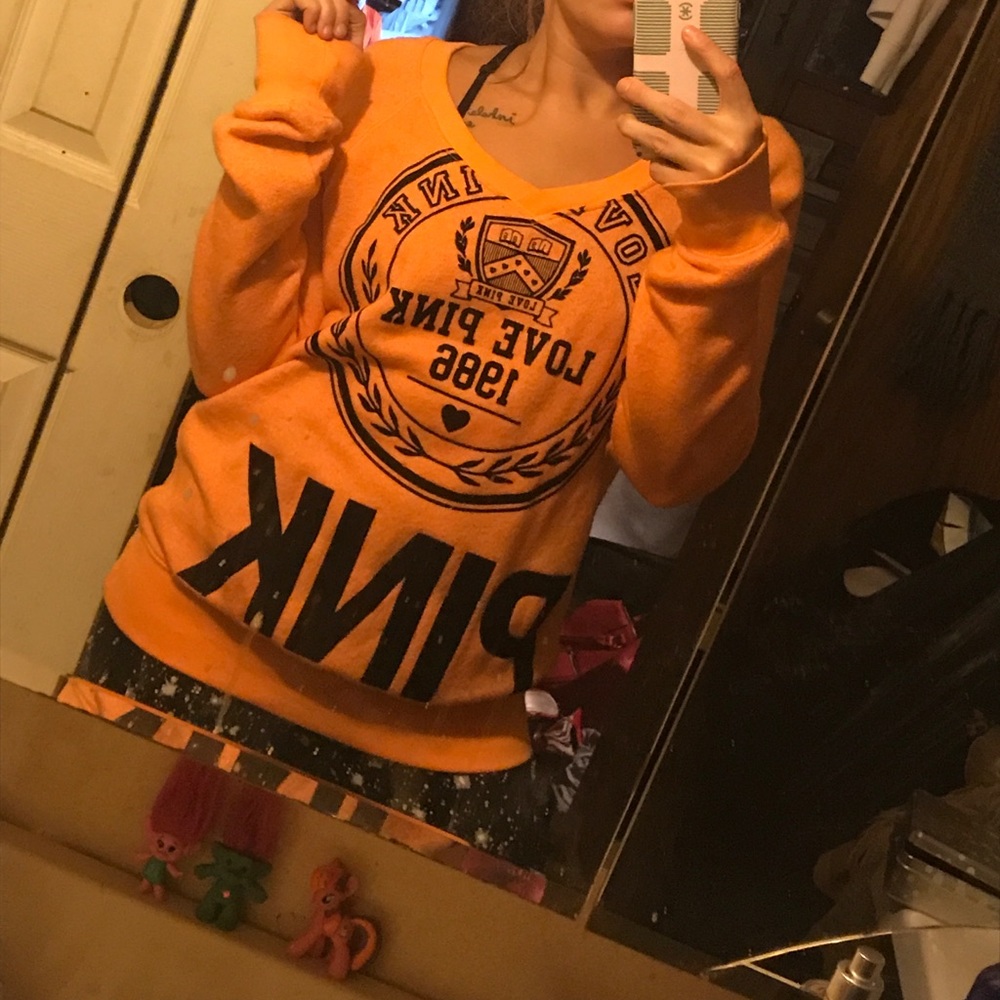 NWOT VS PINK M v neck sweater crew