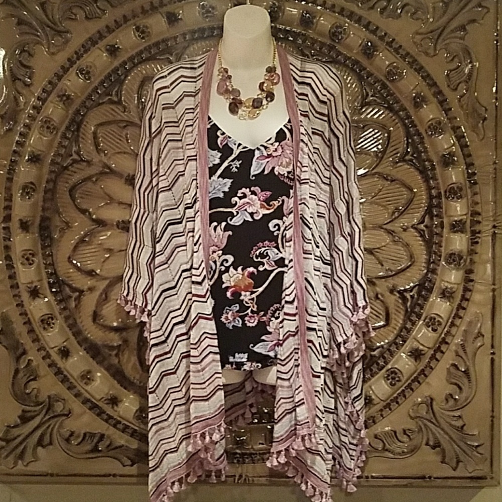 Beyond beautiful white house black market top/cape