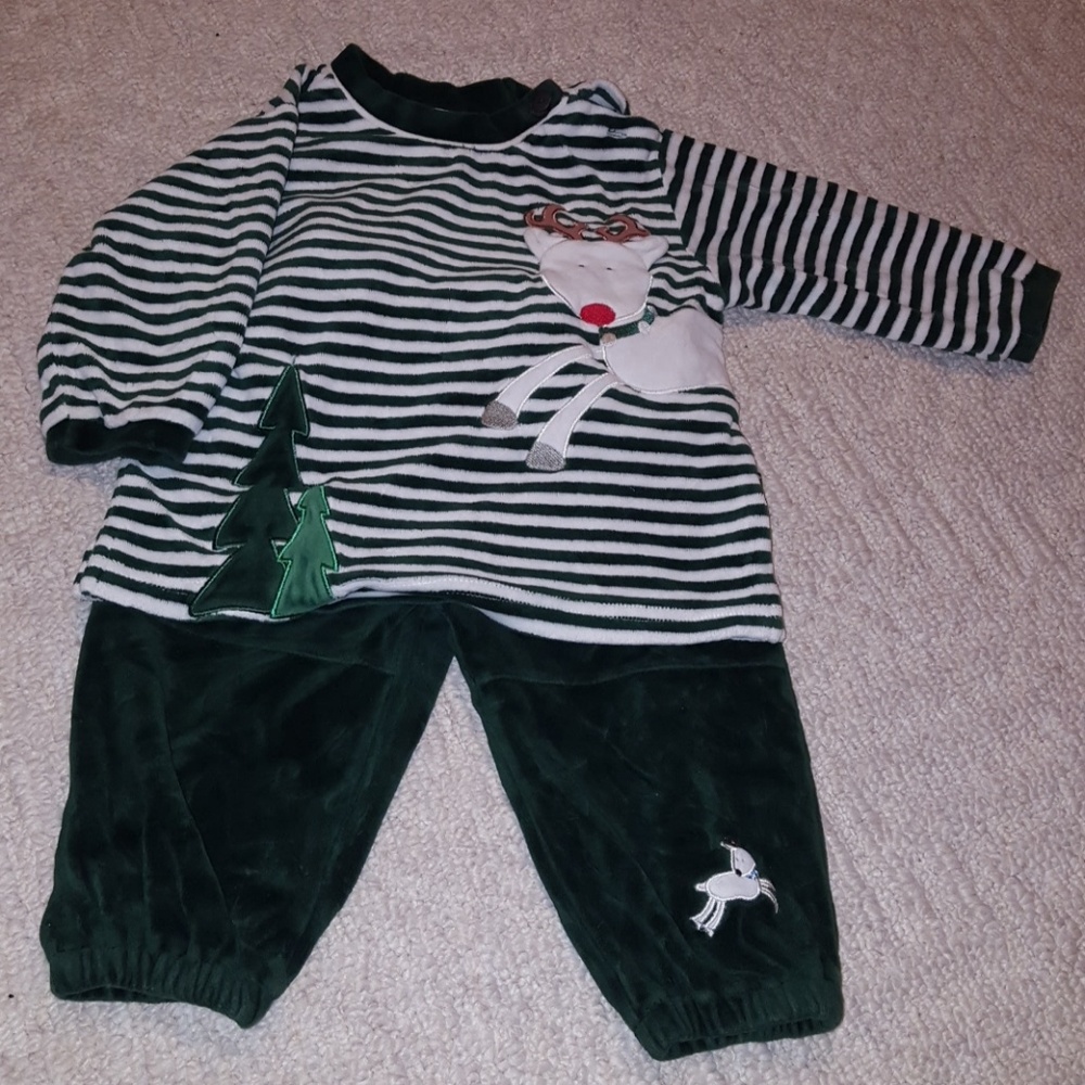 Size 12 mo Christmas set