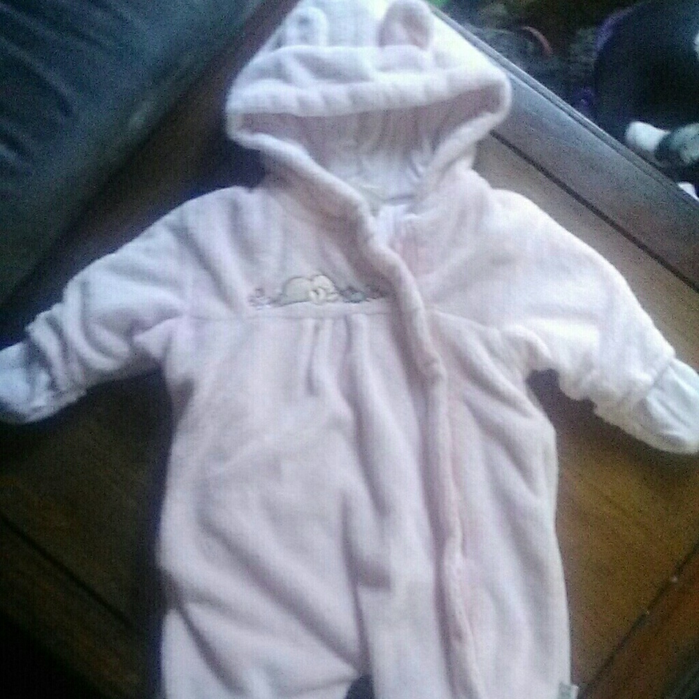 GIRLS CLASSIC POOH BABY WARMER.