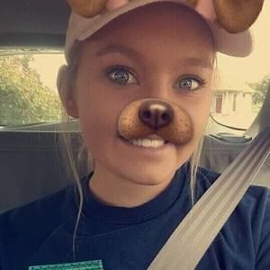 Meet your Posher, Claudia