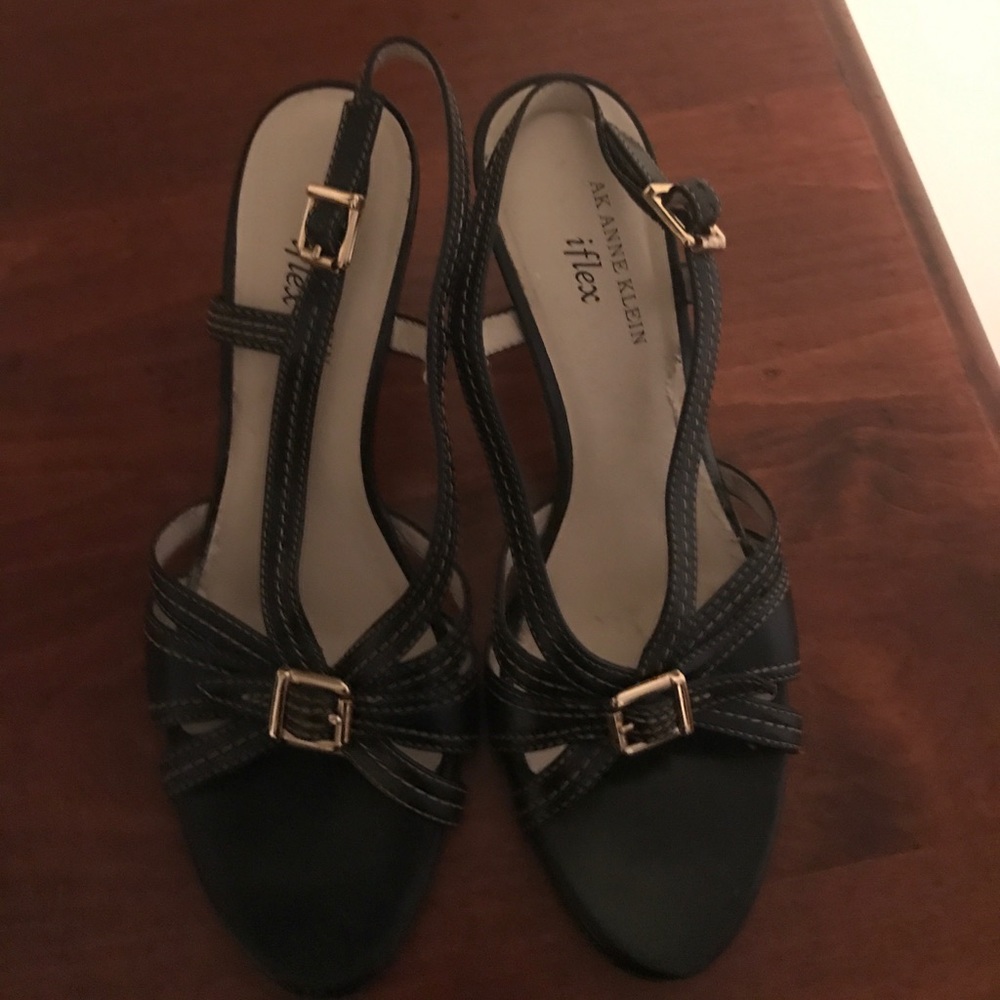 Sandals with heel