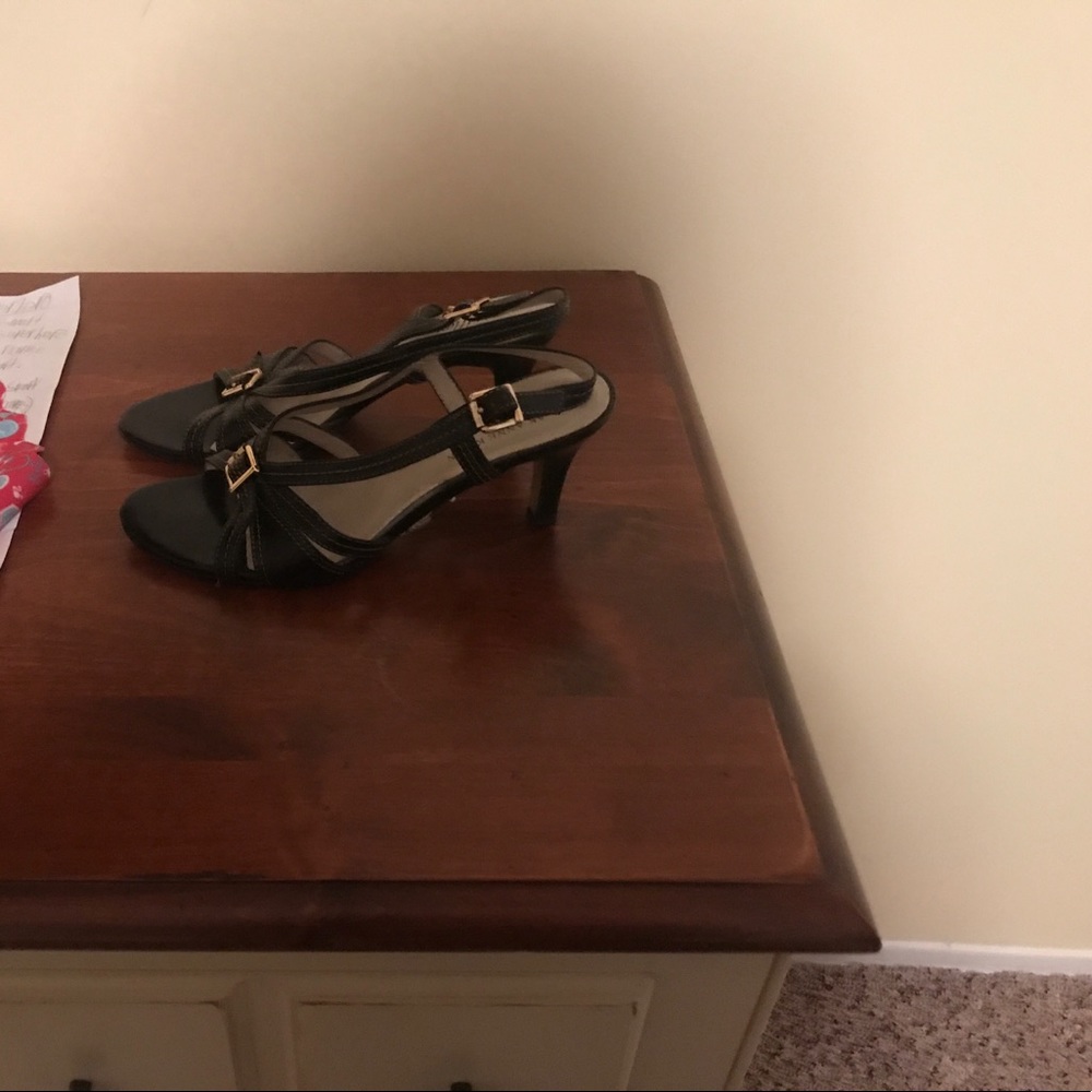 Sandals with heel - Picture 2 of 3