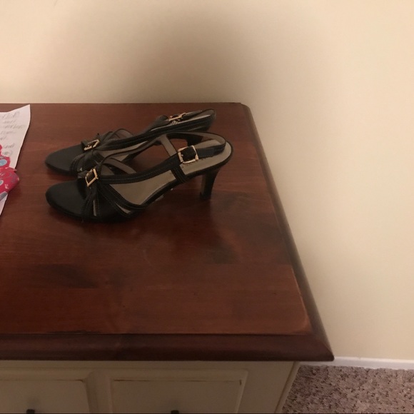 Sandals with heel - Picture 2 of 3