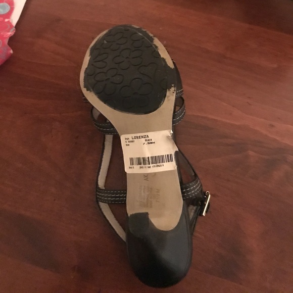 Sandals with heel - Picture 3 of 3