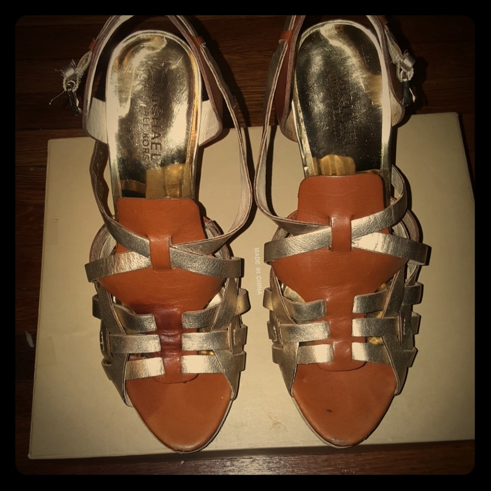 Artisan cross strap, leather/metallic heels