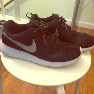 Nike Roshe in Black