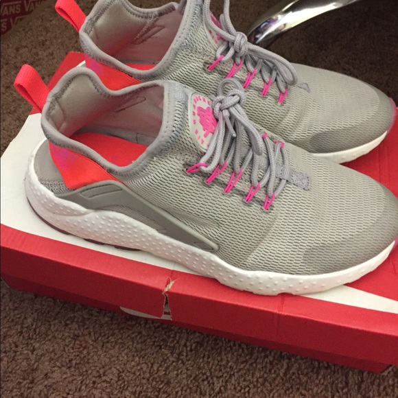 Nike Shoes - Nike air run ultra huarache