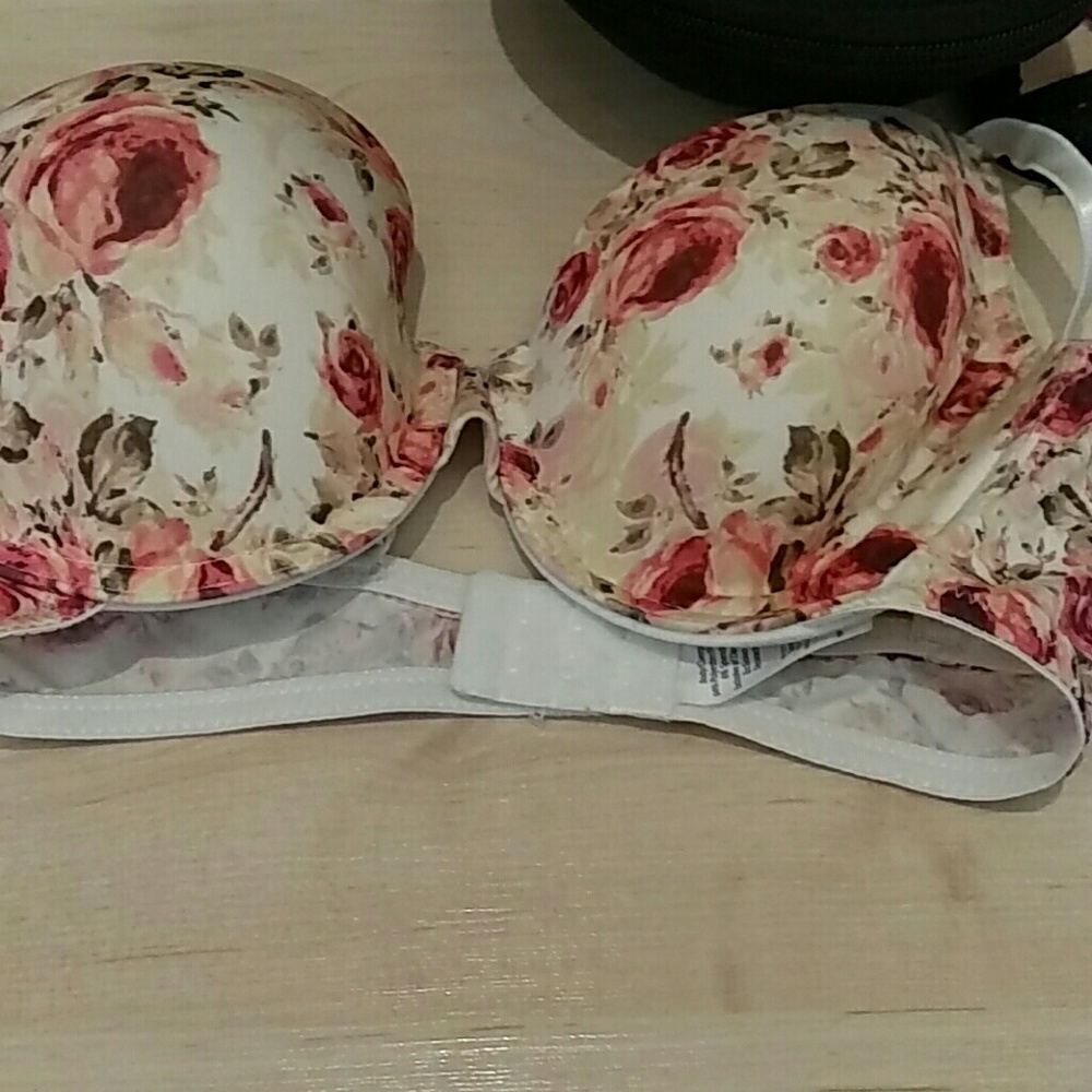 Bras - Picture 2 of 3