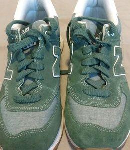 New Balance 574 Sneaker size 9.5M Green Like New