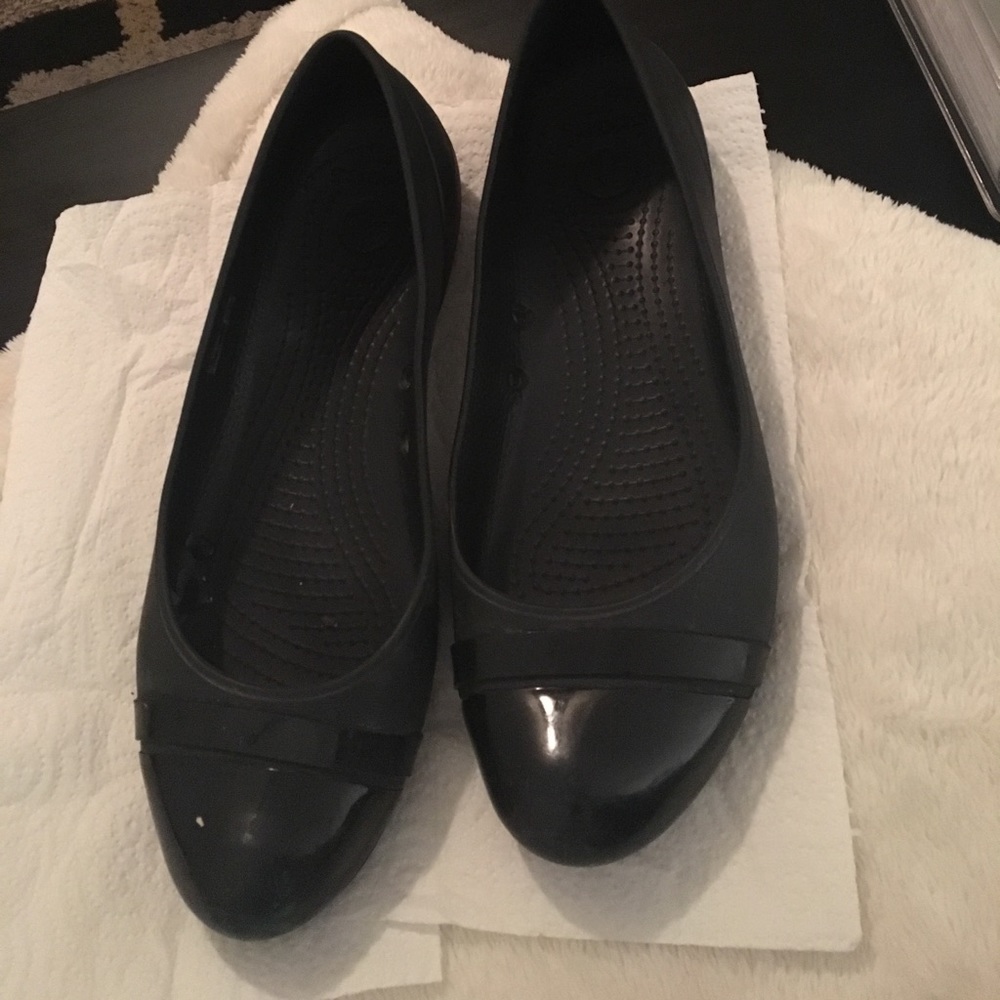 Crocs black flats