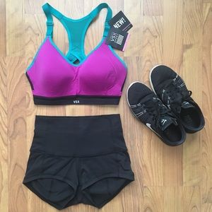 NWOT Victoria’s Secret Sports Bra in 32D