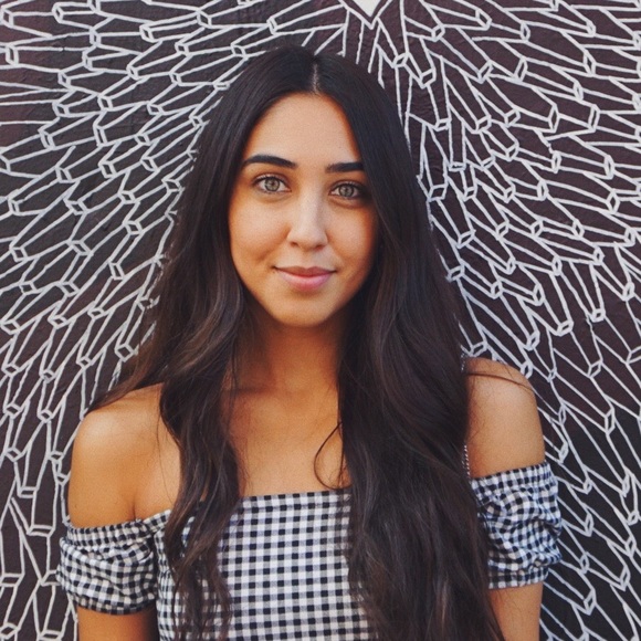 Meet your Posher, Andrea - Picture 1 of 1