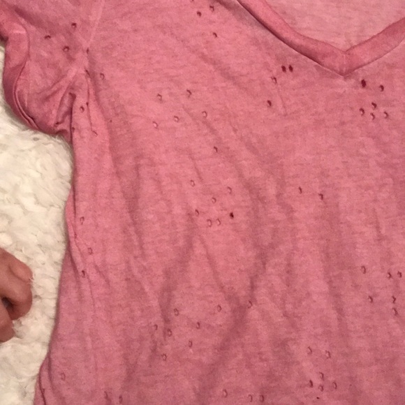 🖤DISTRESSED V-NECK🖤 - Picture 2 of 3