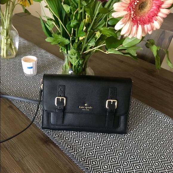 kate spade Handbags - Kate Spade Crossbody bag