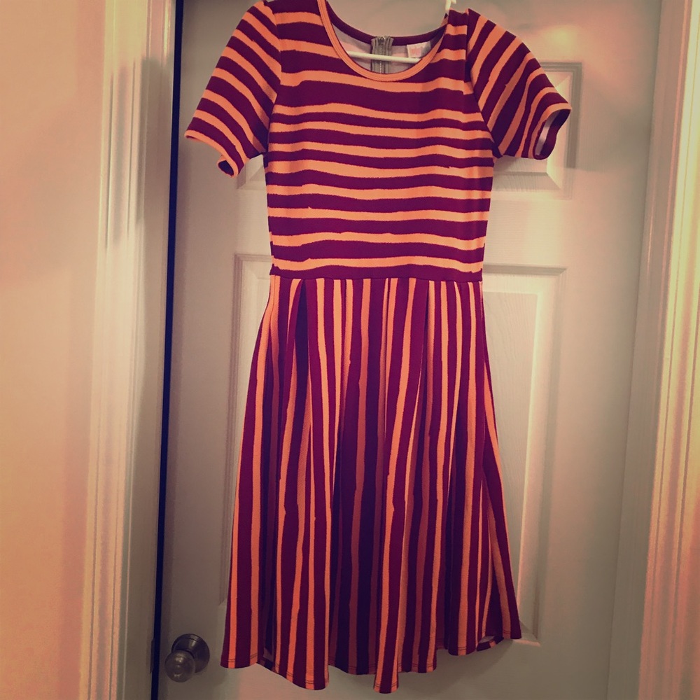 Small LuLaRoe Amelia dress
