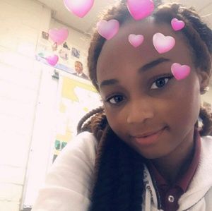 Meet your Posher, Emoni