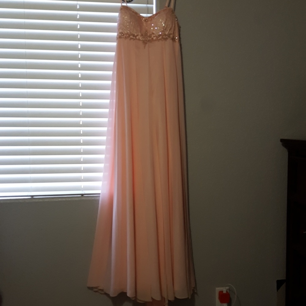 Pink gown - Picture 2 of 3