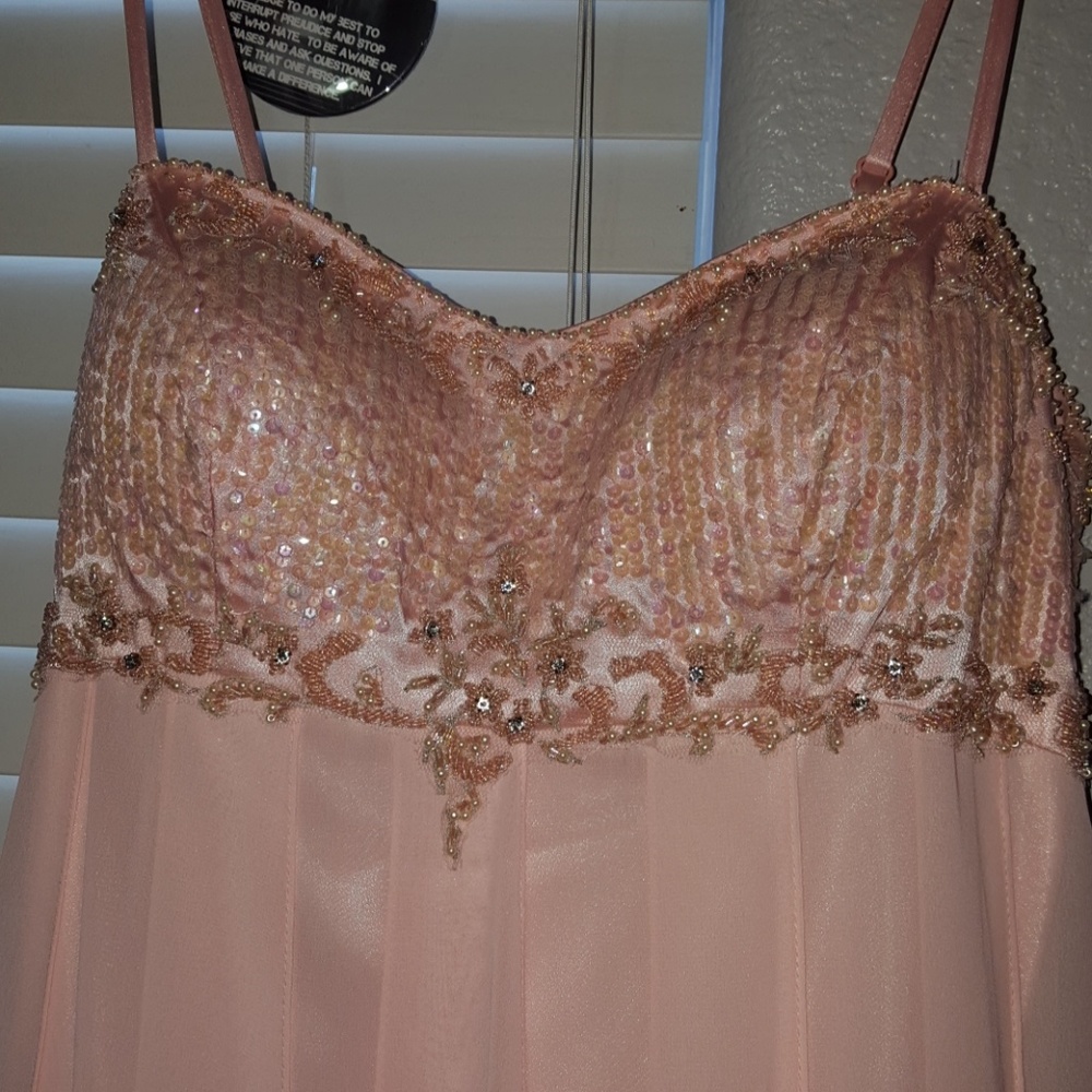 Pink gown - Picture 3 of 3