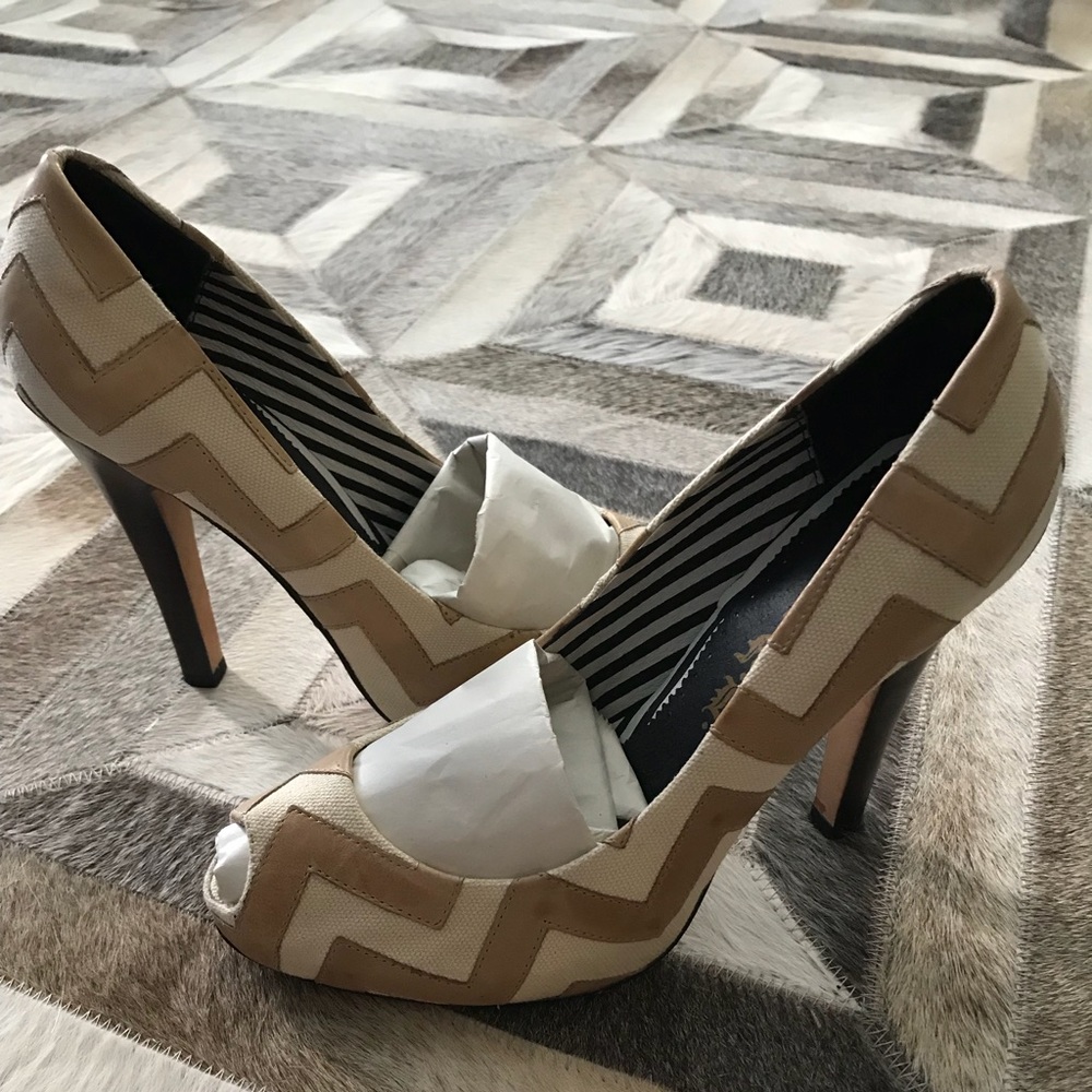 L.A.M.B. High Heel Open Toe Beige Pumps