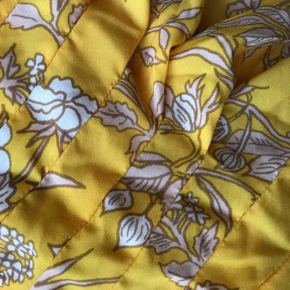 Flirty flowy dressy tank blouse - Picture 3 of 3