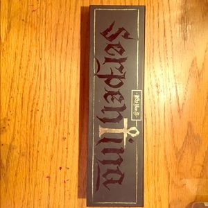 Kat Von D Serpentina eyeshadow palette