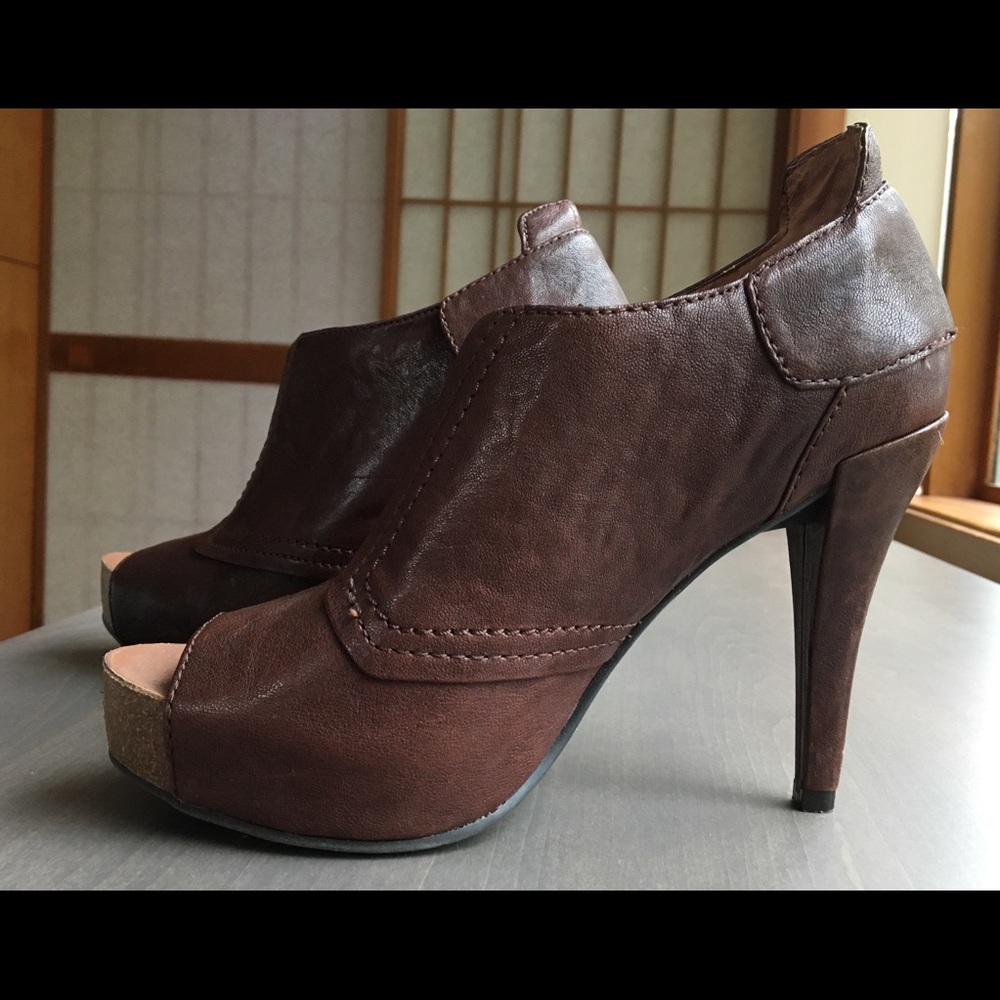 Vince Camuto leather booties in espresso