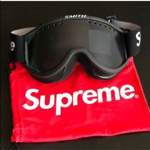 supreme x smith cariboo otg ski goggles